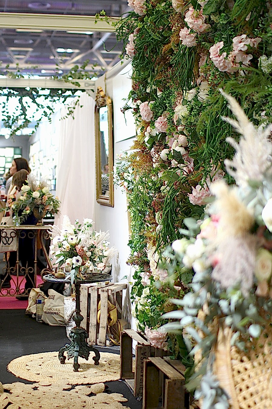 décoration de stand fleuri à paris
