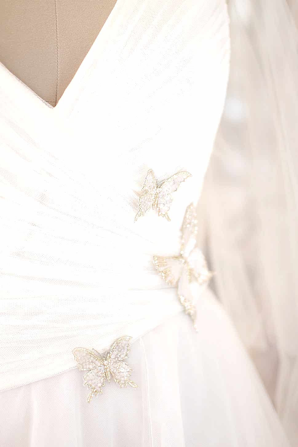détails broderie robe de mariée