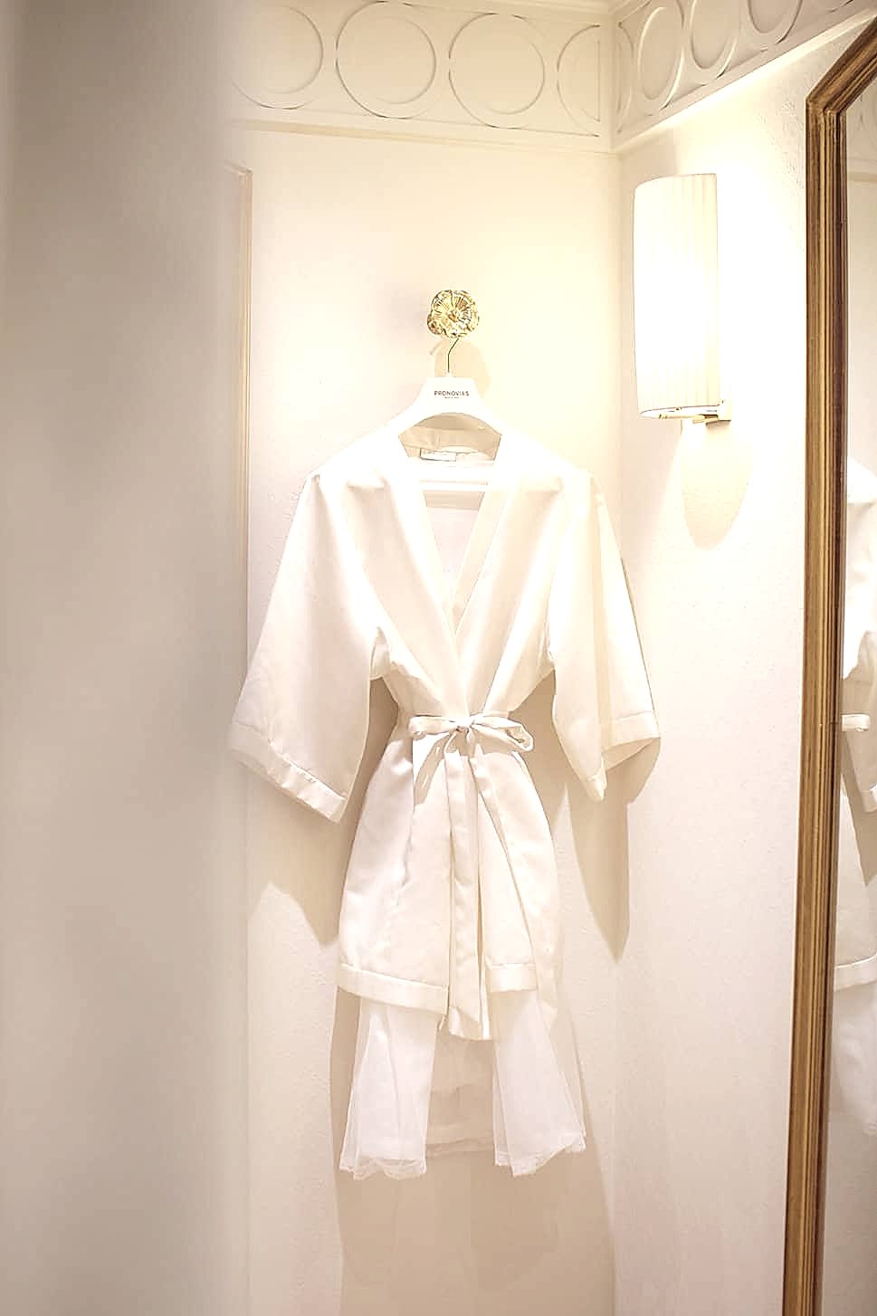 séance essayages robe de mariée pronovias paris avec Atout Coeur Wedding